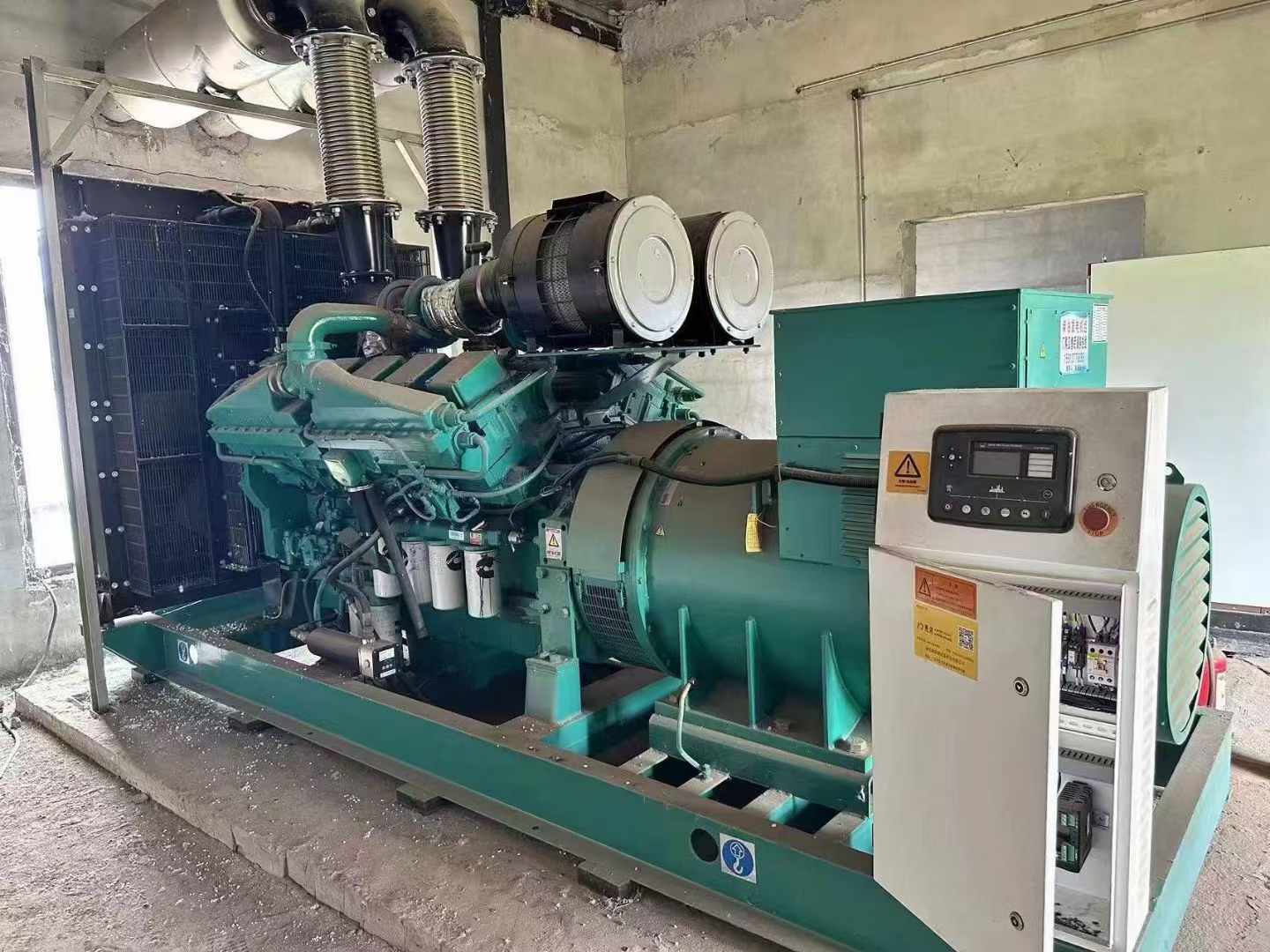 新城镇无功补偿装置的性能评估需要考虑哪些因素？