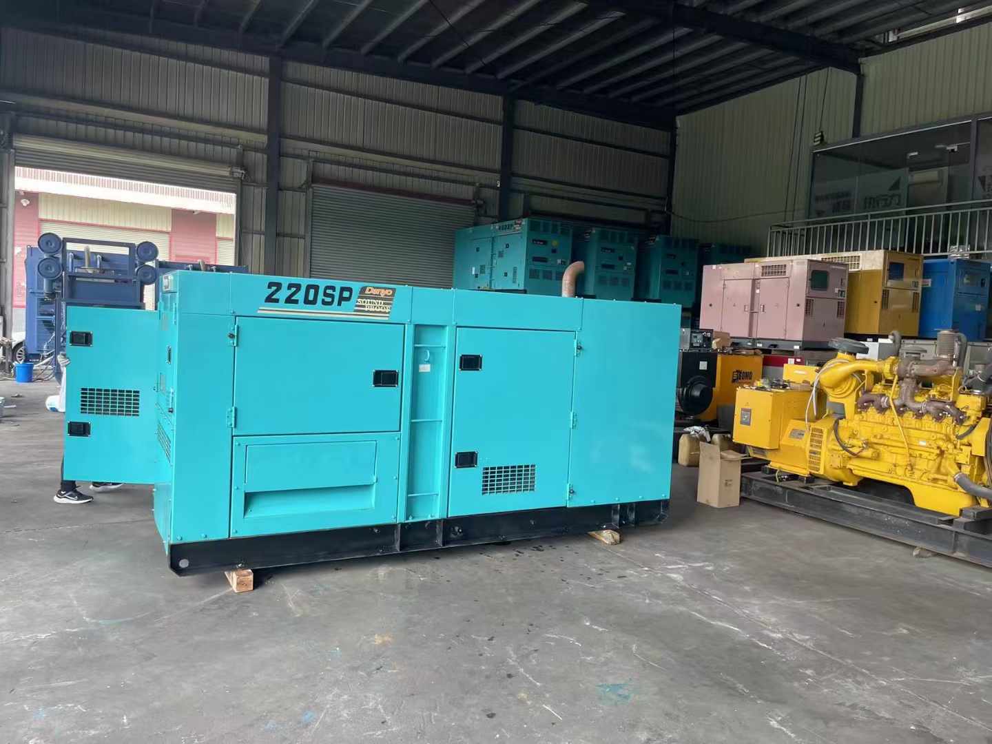 新城镇柴油发电机组长期不间断运行时，如何监控其温度和压力？