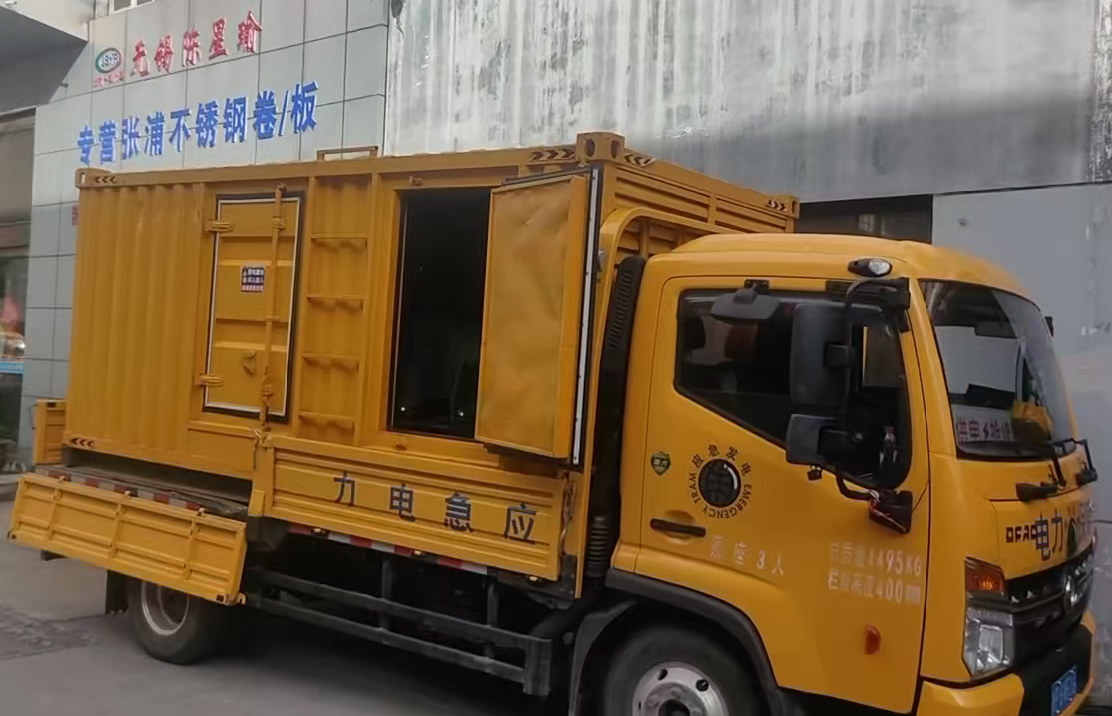 新城镇柴油发电机组负载测试时应如何监控机组的运行状态？