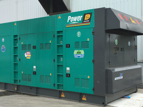 新城镇升级发电机组的过程中需要注意哪些安全事项？