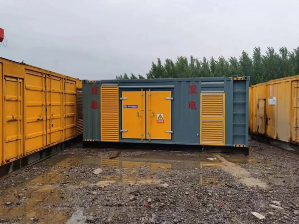 新城镇柴油发电机如何判断干式空气滤清器是否需要更换？