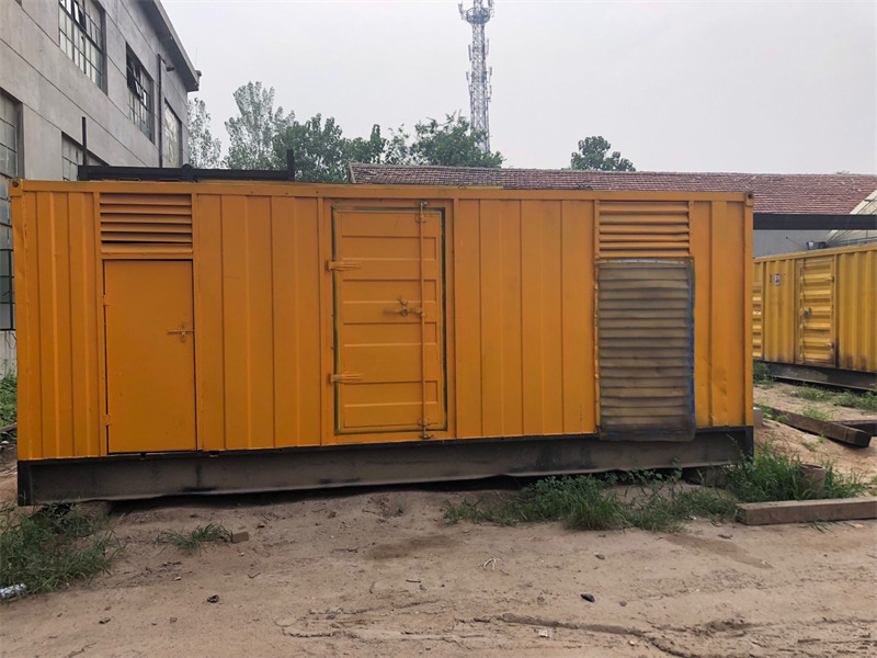 新城镇发电机出租进行负载测试时，电瓶电量不足的具体判断标准是什么？